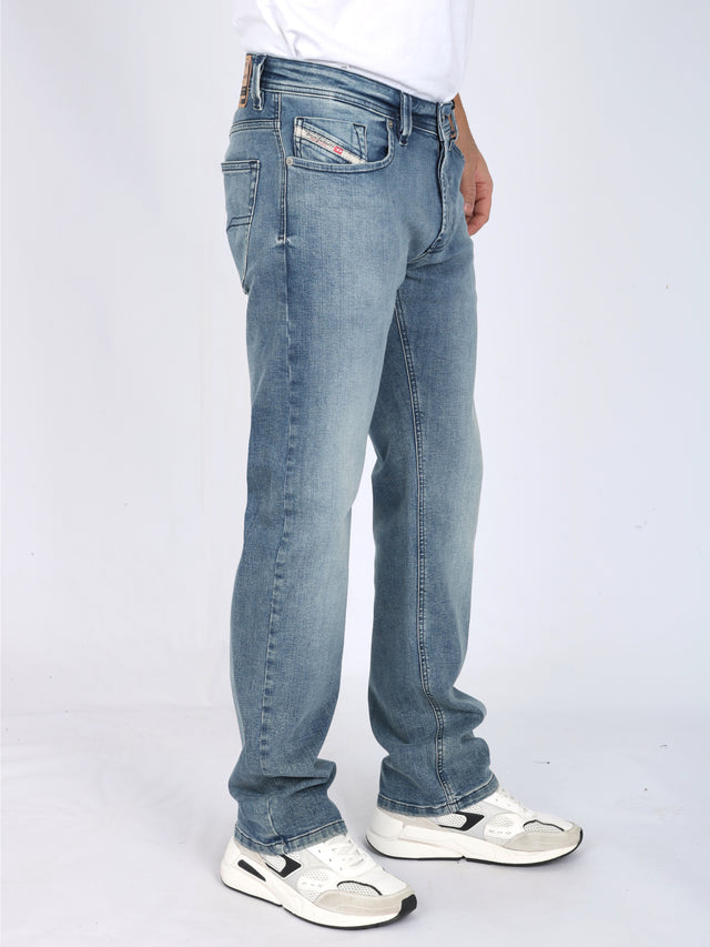 Diesel - Straight Fit Jeans - MARKEE RE021