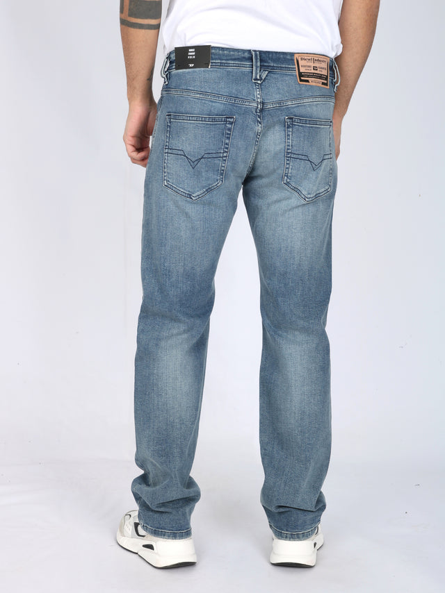 Diesel - Straight Fit Jeans - MARKEE RE021