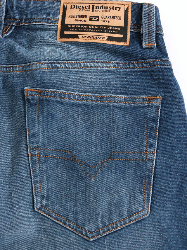 Diesel - Straight Fit Jeans - MARKEE R9K39