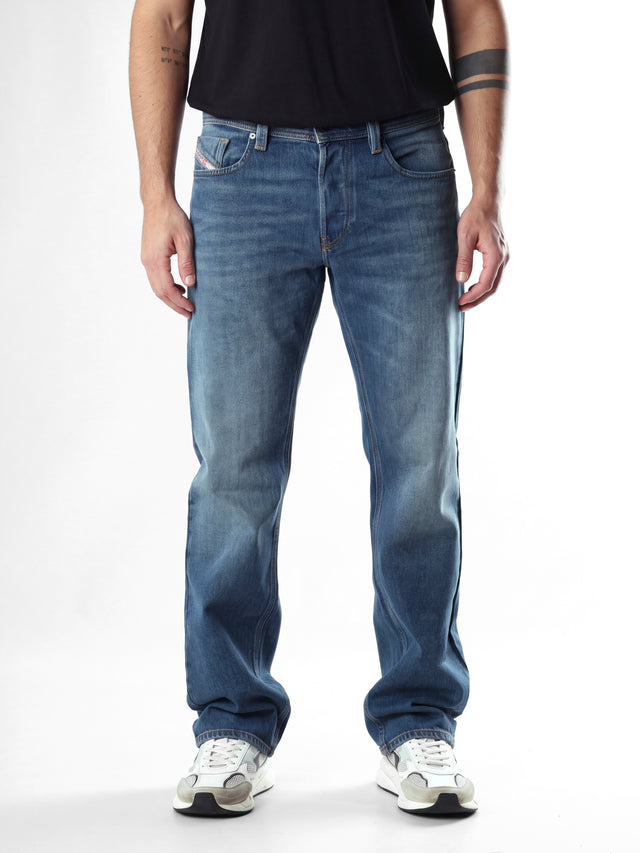 Diesel - Straight Fit Jeans - MARKEE R9K39