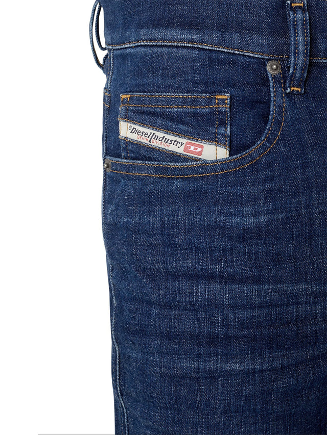 Diesel - Straight Fit Jeans - D-Viker 09D45