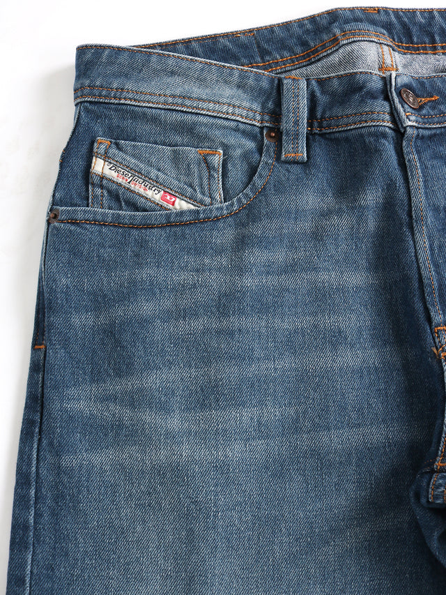 Diesel - Straight Fit Jeans - MARKEE R9K39