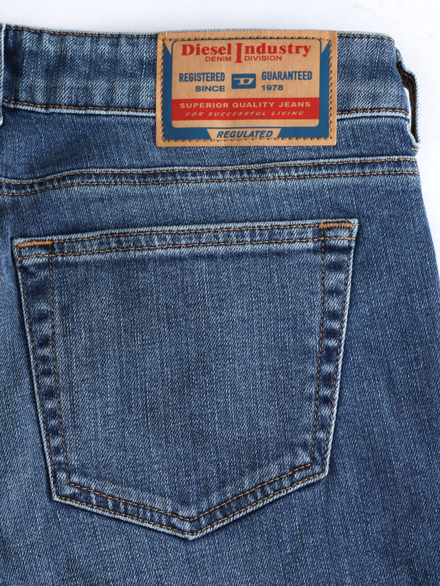 Diesel - Bootcut Fit Jeans - 1969 D-EBBEY 09L02