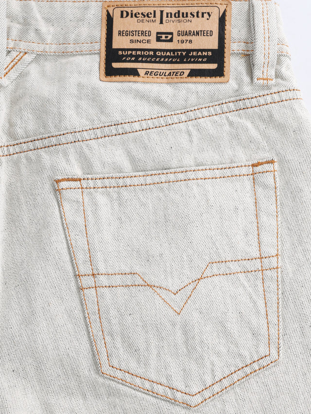 Diesel - Straight Fit Jeans - MARKEE