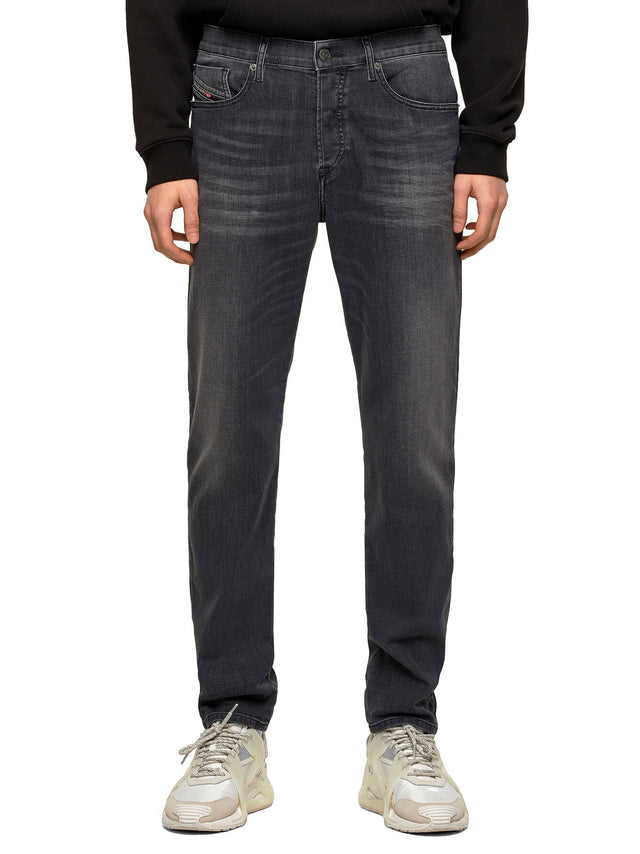 Diesel - Tapered Fit Jeans - D-Fining 069SU