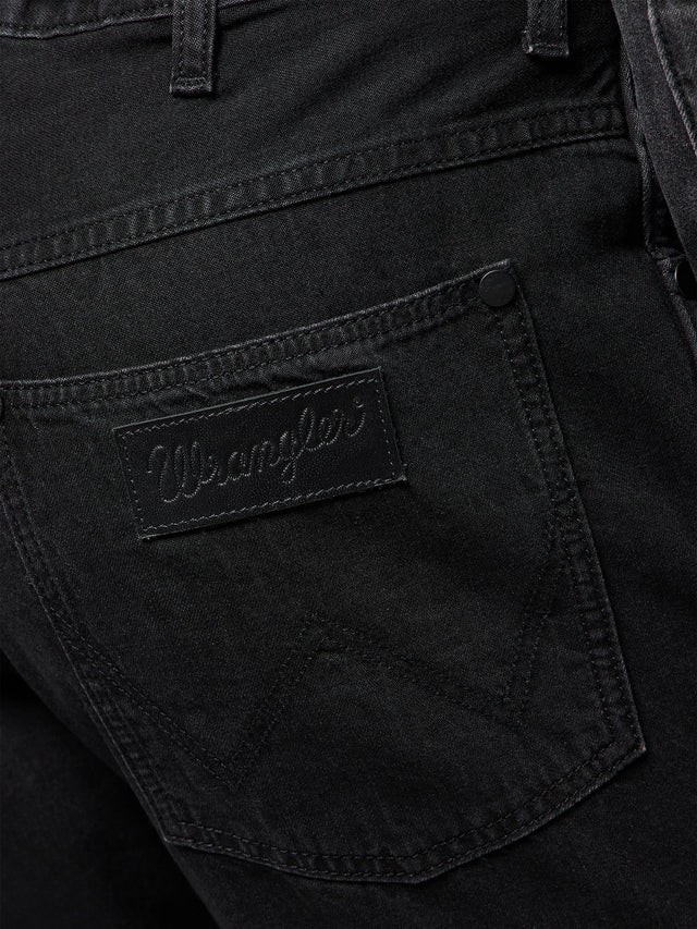 Wrangler - Tapered Fit Jeans - RIVER RINSE BLACK