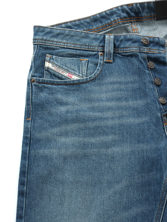 Diesel - Straight Fit Jeans - MARKEE R9K39