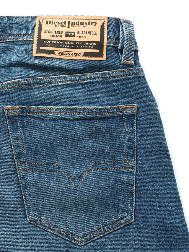 Diesel - Straight Fit Jeans - MARKEE R9K39