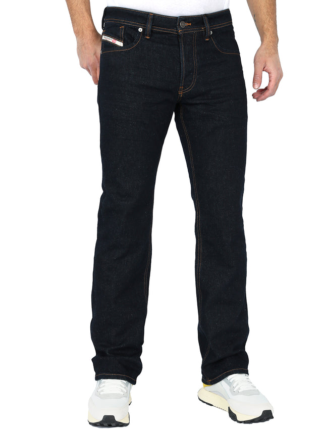 Diesel - Straight Fit Jeans - Larkee-X R07R2