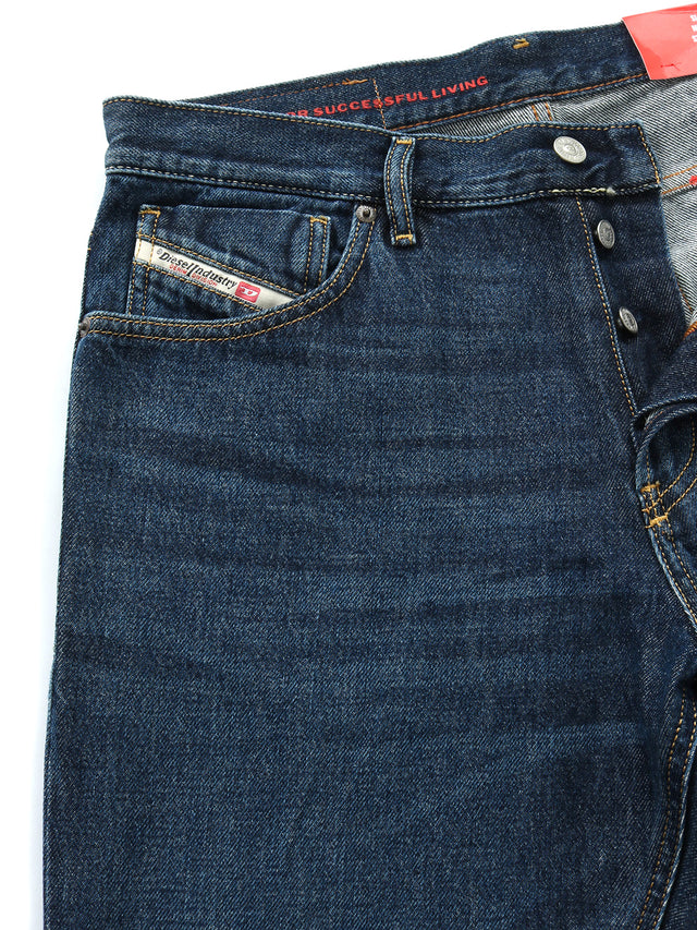 Diesel - Straight Fit Jeans - 1995 D-SARK 09C03