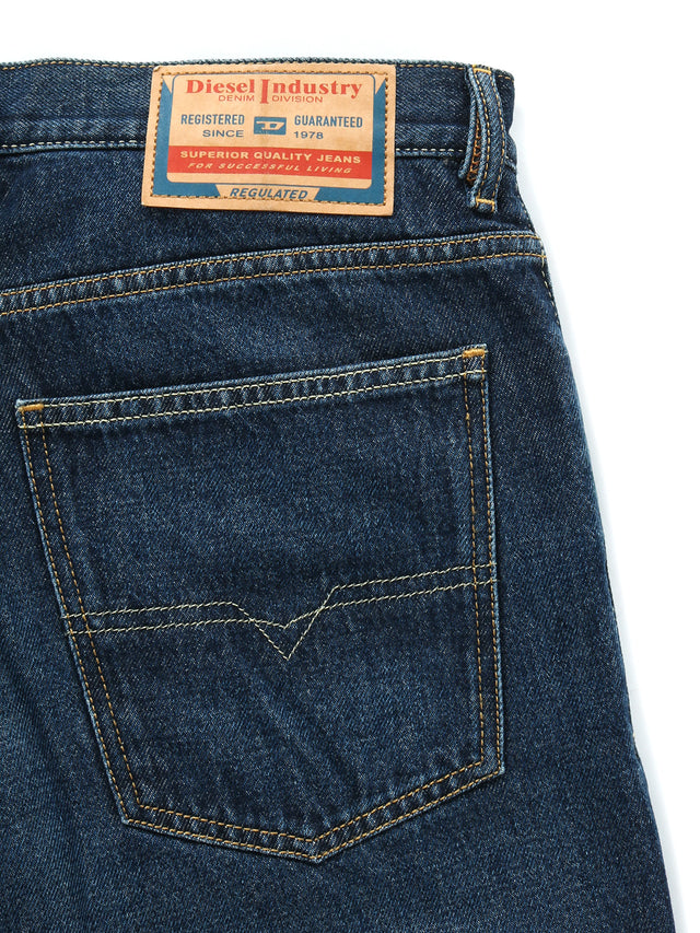 Diesel - Straight Fit Jeans - 1995 D-SARK 09C03