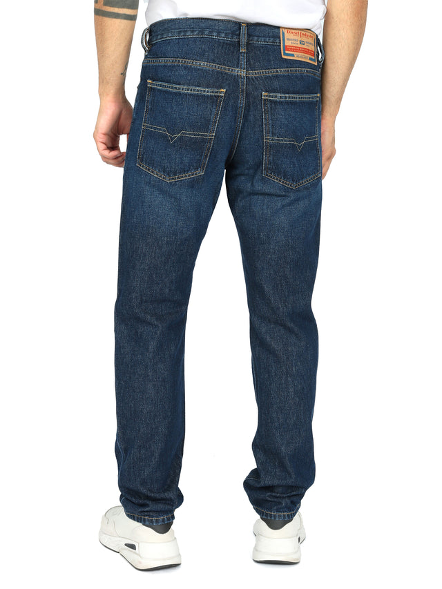 Diesel - Straight Fit Jeans - 1995 D-SARK 09C03