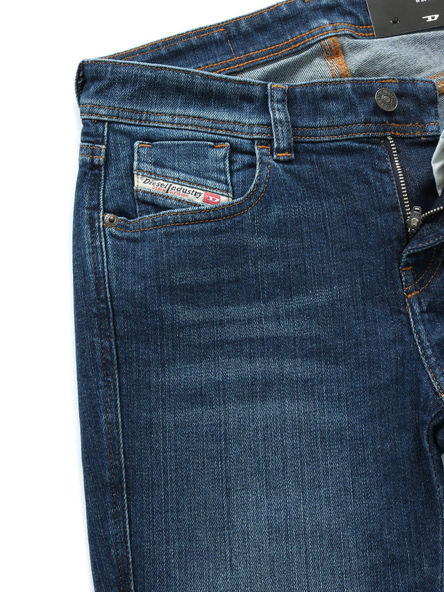 Diesel - Super Skinny Fit Jeans - 2017 SLANDY R9K40